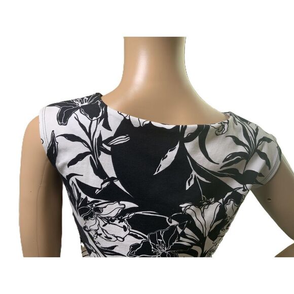 Talbots Black & White Floral Asymmetric Sleeveless Blouse Size Small - Picture 5 of 11